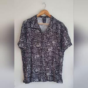 Our Universe Disney Cruella Icon Woven Button-Up Size Large